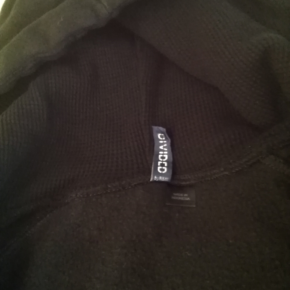 H & M sleeveless, zip, black hoodie - Picture 6 of 8